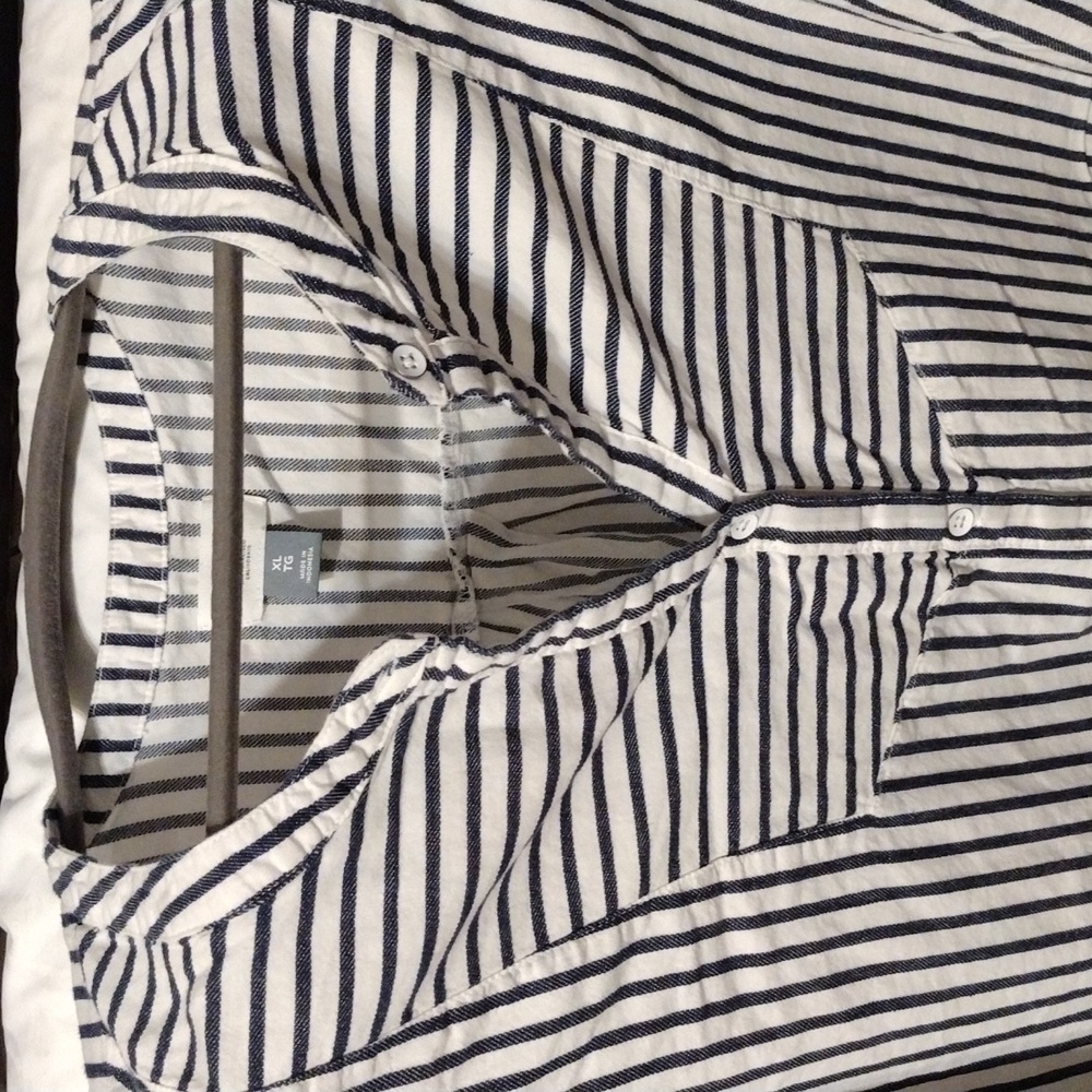 Old Navy, Classic And Stylish women's sleeveless button front dress in XL. - Picture 2 of 5